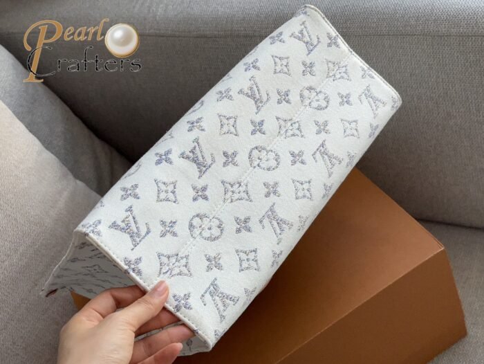 Louis Vuitton LV Onthego Handbag Shoulder Bag Totes - Image 7