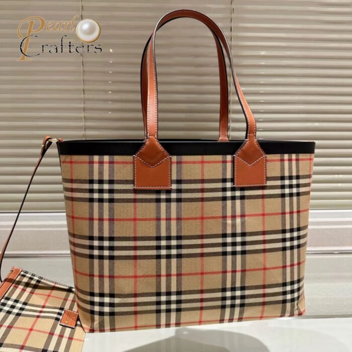 ⁦Burberry London Bag Medium⁩ - الصورة ⁦2⁩