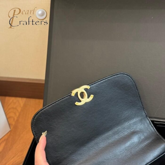 ⁦Chanel-mini-flap-bag-with-enamel-handle⁩ - الصورة ⁦14⁩