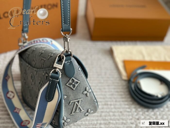 ⁦Louis Vuitton Denim Diane Shoulder Bag Handbag⁩ - الصورة ⁦3⁩