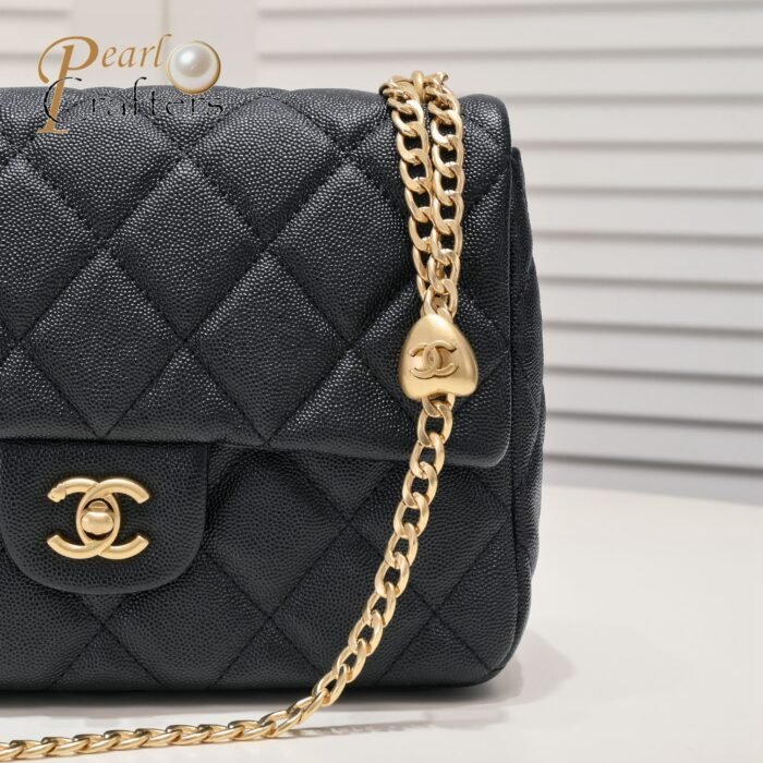 ⁦Chanel 23P Heart-Shaped Sardware Shoulder Bag Handbag⁩ - الصورة ⁦6⁩
