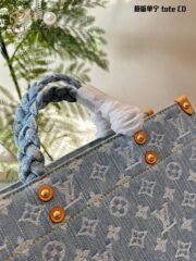⁦Louis Vuitton Onthego Denim Shoulder Bag Handbag⁩ - الصورة ⁦7⁩