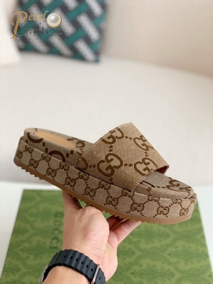 Gucci Ladies Slippers Sandals - Image 3