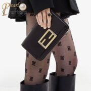 ⁦FENDI Chain Wallet Crossbody Bag⁩ - الصورة ⁦3⁩