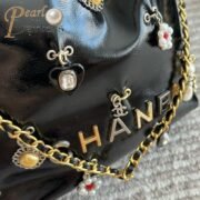 ⁦Chanel 22 garbage Bag Mini Handbag Shiny Lambskin Jewelry Charm Shoulder Bag⁩ - الصورة ⁦8⁩