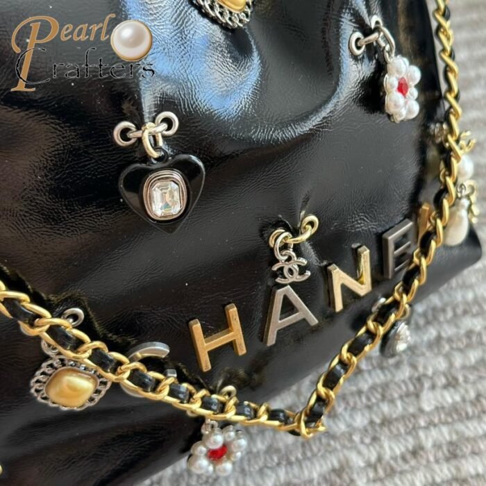 ⁦Chanel 22 garbage Bag Mini Handbag Shiny Lambskin Jewelry Charm Shoulder Bag⁩ - الصورة ⁦8⁩