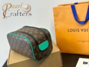⁦Louis Vuitton Cosmetics Toiletry Shoulder Bag Handbag⁩ - الصورة ⁦4⁩