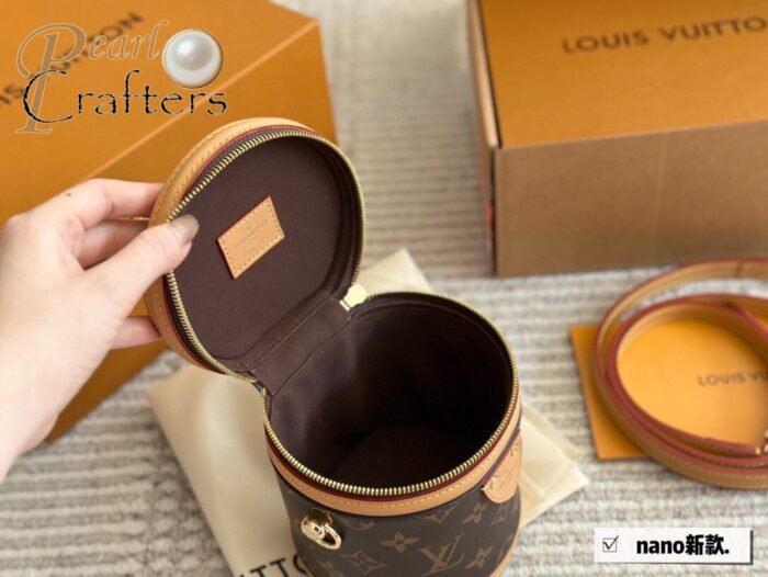 ⁦Louis Vuitton Cannes Shoulder Bag Handbag⁩ - الصورة ⁦9⁩