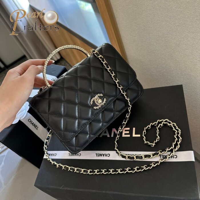 ⁦Chanel  Fortune Pearl-Handle Bag⁩ - الصورة ⁦2⁩