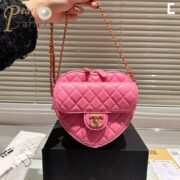 ⁦Chanel  Peach Pericardium Across The Body Bag⁩ - الصورة ⁦5⁩