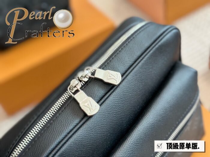 Louis Vuitton OUTDOOR Messenger Shoulder Bag Handbag - Image 4