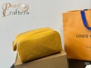 ⁦Louis Vuitton Cosmetics Toiletry Shoulder Bag Handbag⁩ - الصورة ⁦3⁩