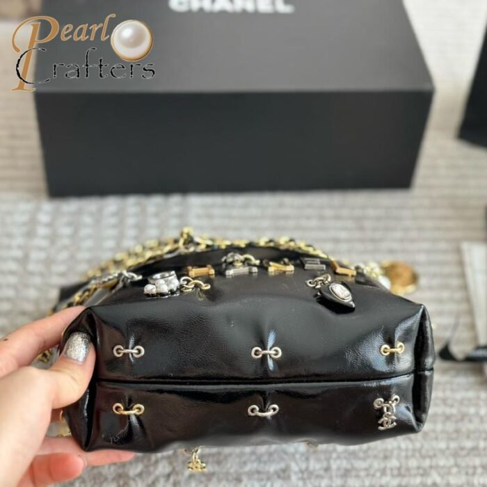 ⁦Chanel 22 garbage Bag Mini Handbag Shiny Lambskin Jewelry Charm Shoulder Bag⁩ - الصورة ⁦7⁩