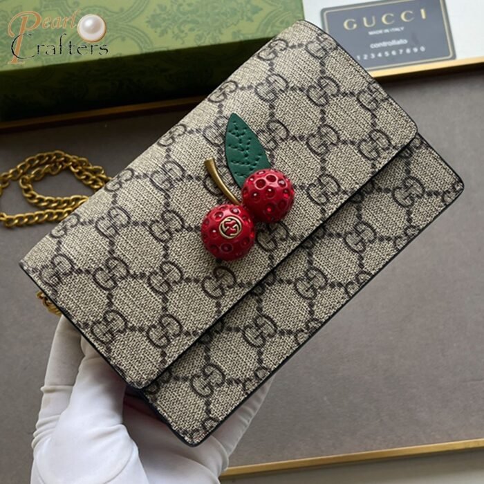 ⁦Gucci Cherry Chain Bag& Cherry Wallet⁩ - الصورة ⁦2⁩