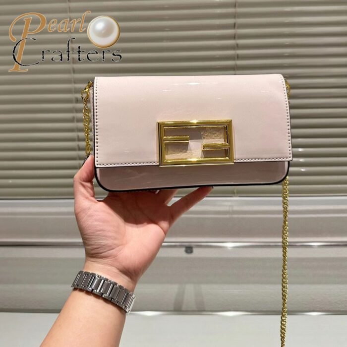 ⁦FENDI Chain Wallet Crossbody Bag⁩ - الصورة ⁦6⁩