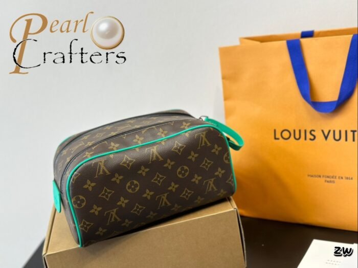 ⁦Louis Vuitton Cosmetics Toiletry Shoulder Bag Handbag⁩ - الصورة ⁦9⁩