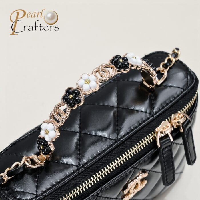 ⁦Chanel 23K Petal Metal Handle Shoulder Bag Handbag⁩ - الصورة ⁦6⁩