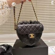 ⁦Chanel  Peach Pericardium Across The Body Bag⁩ - الصورة ⁦3⁩