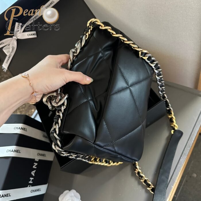 ⁦CHANEL 19 Flap Bag Chain Strap Shoulder Bag 0⁩ - الصورة ⁦14⁩