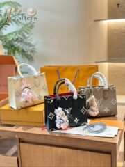 ⁦Louis Vuitton Onthego 25cm Shoulder Bag Handbag⁩ - الصورة ⁦3⁩