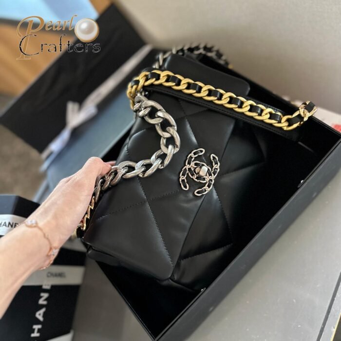 ⁦CHANEL 19 Flap Bag Chain Strap Shoulder Bag 0⁩ - الصورة ⁦2⁩