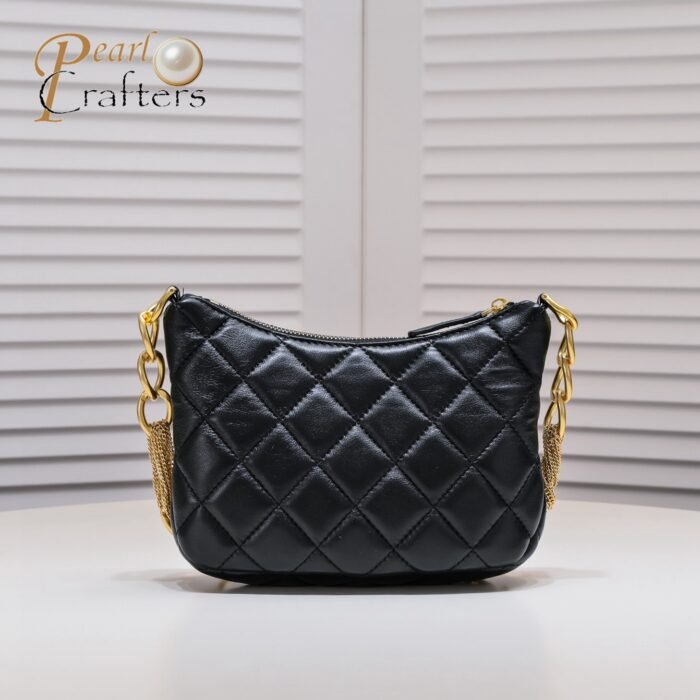 ⁦Chanel 23A Fringed Gold Chain Hobo Underarm Shoulder Bag Handbag⁩ - الصورة ⁦3⁩