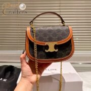 ⁦CELINE Triomphe Besace Handbag⁩ - الصورة ⁦4⁩