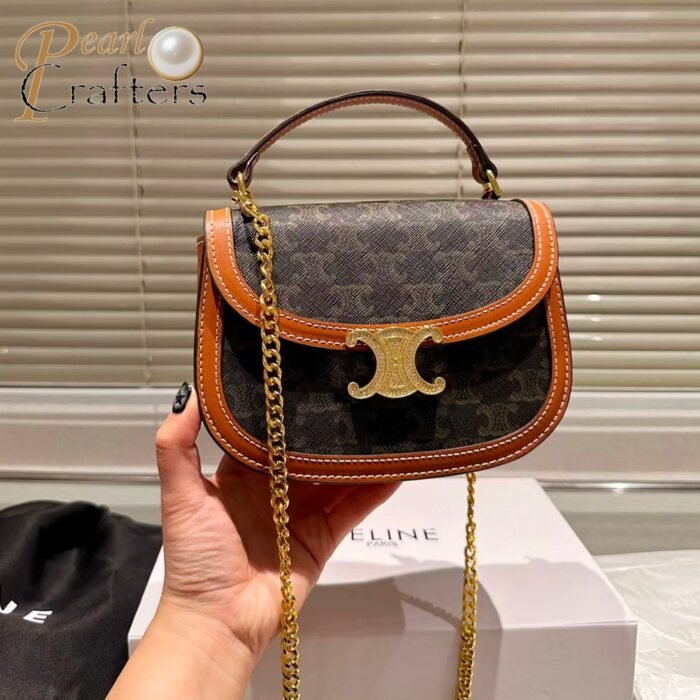 ⁦CELINE Triomphe Besace Handbag⁩ - الصورة ⁦4⁩