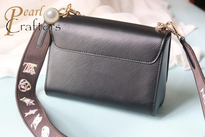 Louis Vuitton LV Twist Shoulder Crossbody Handbag M23389 - Image 4