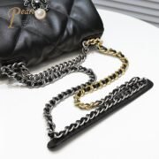 ⁦Chanel Chanel Lambskin Quilted Small 19 Flap Shoulder Bag Handbag⁩ - الصورة ⁦6⁩