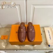 ⁦Louis Vuitton LV Leather Half-Pack Slingback Slide Sandals⁩ - الصورة ⁦5⁩