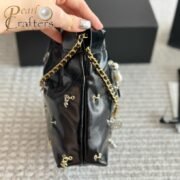 ⁦Chanel 22 garbage Bag Mini Handbag Shiny Lambskin Jewelry Charm Shoulder Bag⁩ - الصورة ⁦6⁩