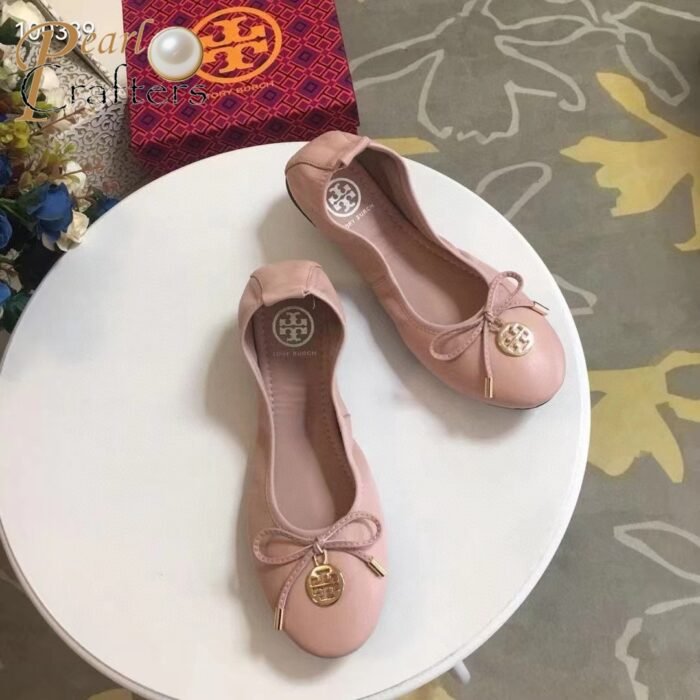 ⁦Tory Burch Leather Round Bow  Sandals Slide⁩ - الصورة ⁦2⁩