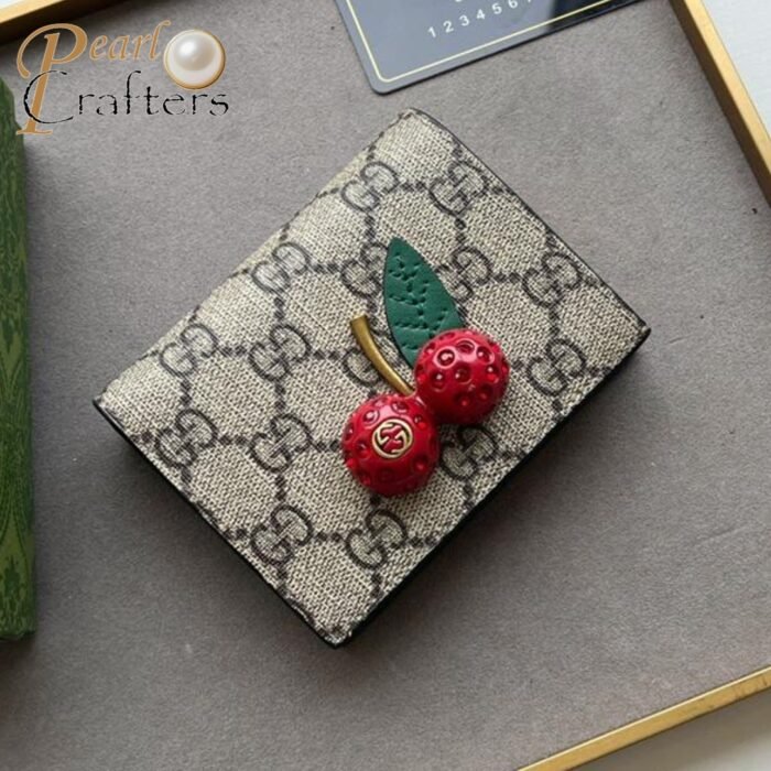 ⁦Gucci Cherry Chain Bag& Cherry Wallet⁩ - الصورة ⁦4⁩