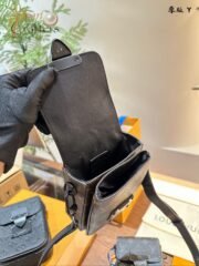 ⁦Louis Vuitton S-LOCK Phone Shoulder Bag Handbag⁩ - الصورة ⁦9⁩