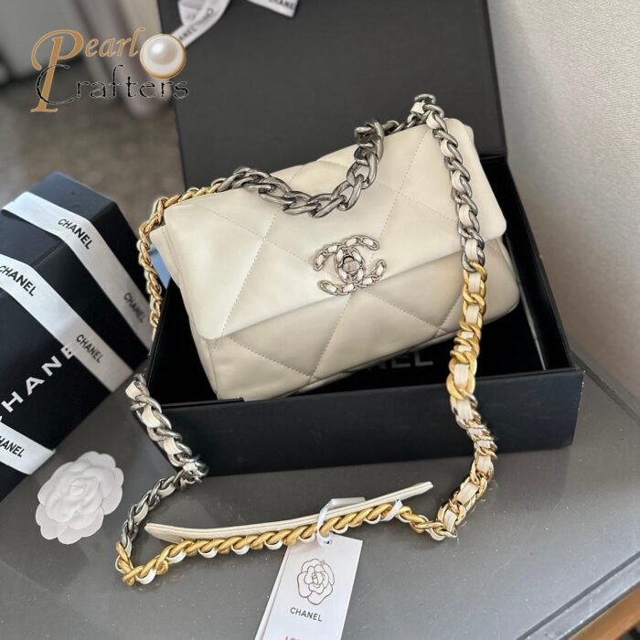 ⁦CHANEL 19 Flap Bag Chain Strap Shoulder Bag 0⁩ - الصورة ⁦5⁩