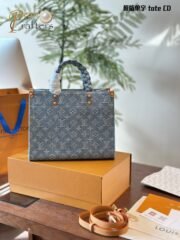 ⁦Louis Vuitton Onthego Denim Shoulder Bag Handbag⁩ - الصورة ⁦2⁩