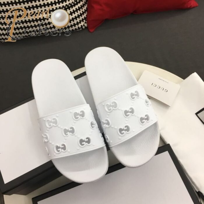 ⁦Gucci Womns GG Slide Rubber Sandals 573922⁩ - الصورة ⁦7⁩