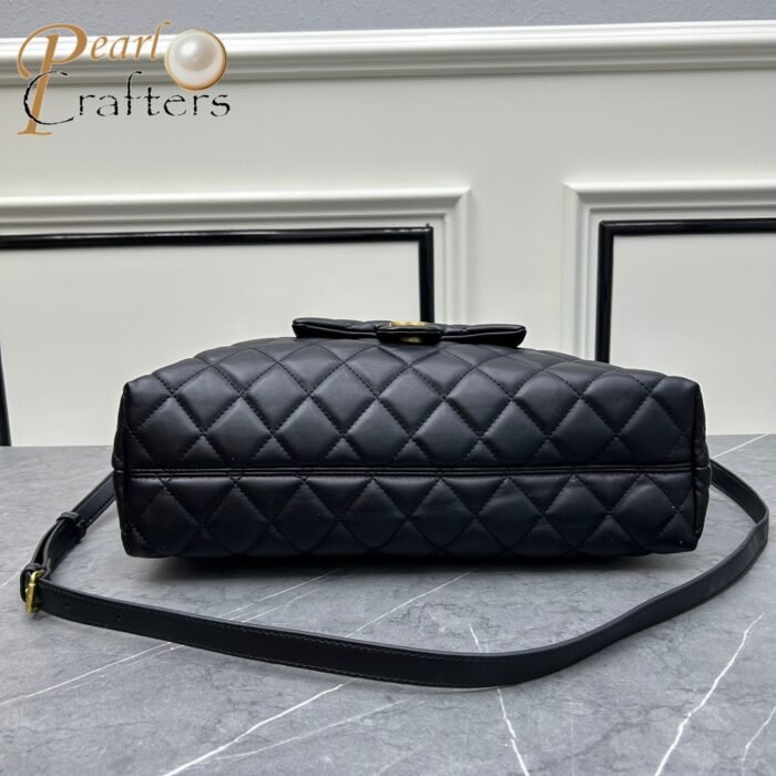 ⁦Chanel Hobo Calf Leather Shoulder Bag Handbag⁩ - الصورة ⁦5⁩