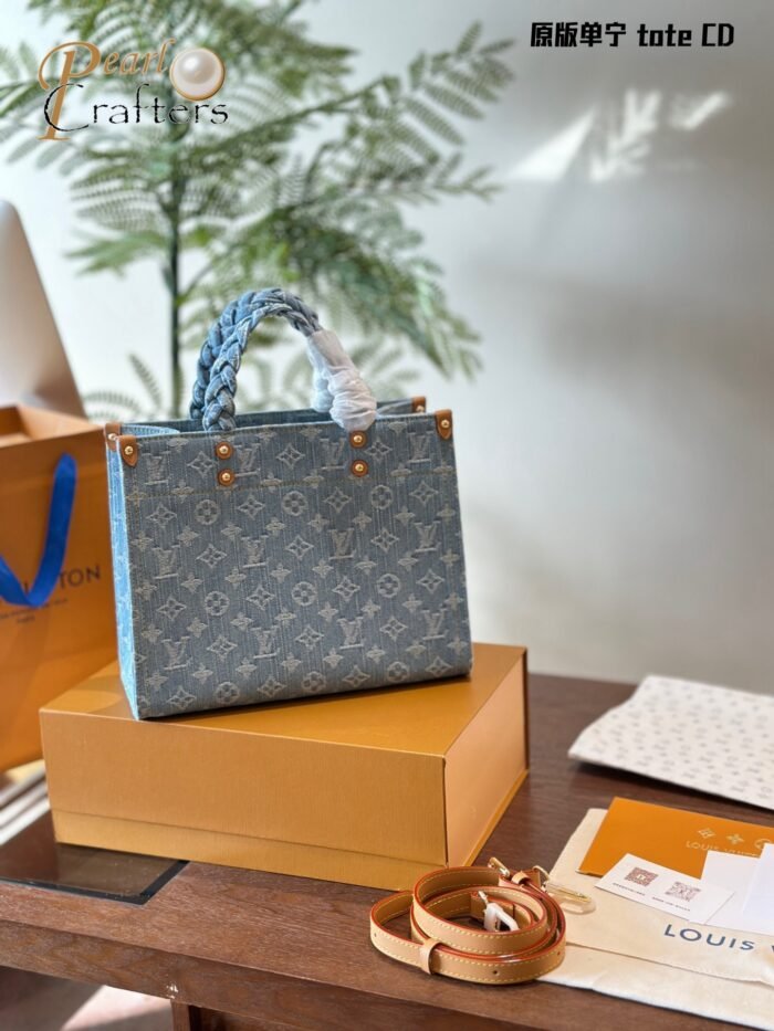 ⁦Louis Vuitton Onthego Denim Shoulder Bag Handbag⁩ - الصورة ⁦3⁩
