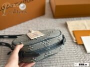 ⁦Louis Vuitton Denim Shoulder Bag Handbag⁩ - الصورة ⁦3⁩