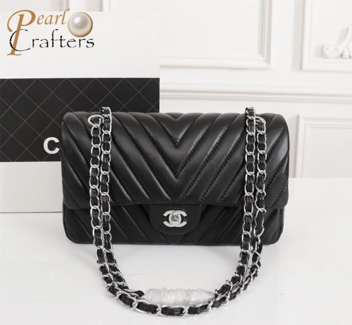 ⁦Chanel Clacssic Flap CF Chain Shoulder Strap Bag⁩ - الصورة ⁦3⁩