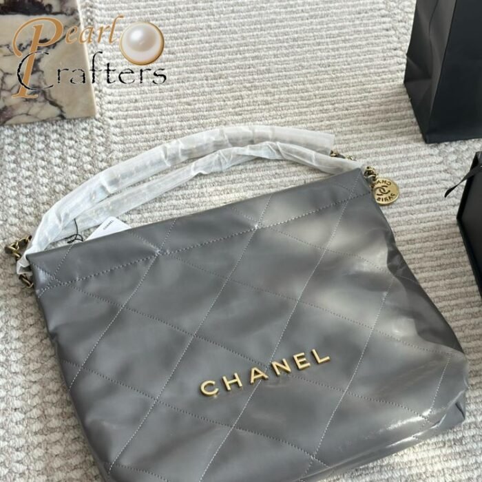 ⁦Chanel 22 Garbage Bag Waxed Cowhide Double C Gold Coin Pendant Handbag Shoulder Bag⁩ - الصورة ⁦4⁩
