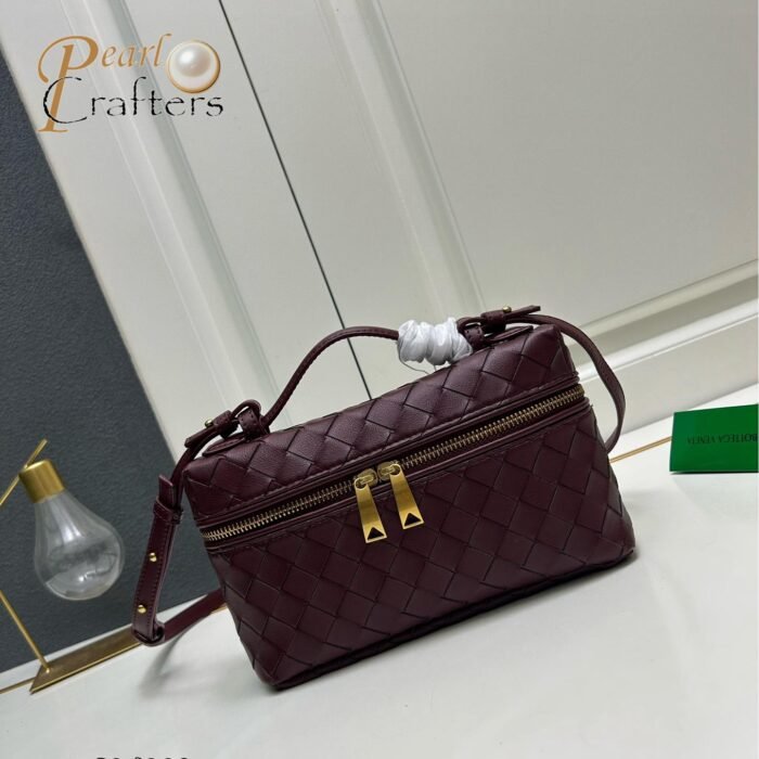⁦Bottega Veneta Intrecciato Mini Shoulder Crossbody Cosmetic Bag⁩ - الصورة ⁦7⁩
