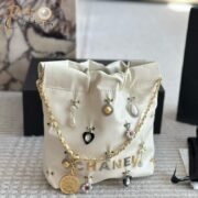 ⁦Chanel 22 garbage Bag Mini Handbag Shiny Lambskin Jewelry Charm Shoulder Bag⁩ - الصورة ⁦3⁩