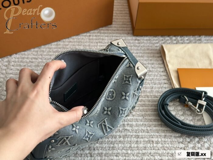 ⁦Louis Vuitton Denim Soft Trunk Shoulder Bag Handbag⁩ - الصورة ⁦9⁩