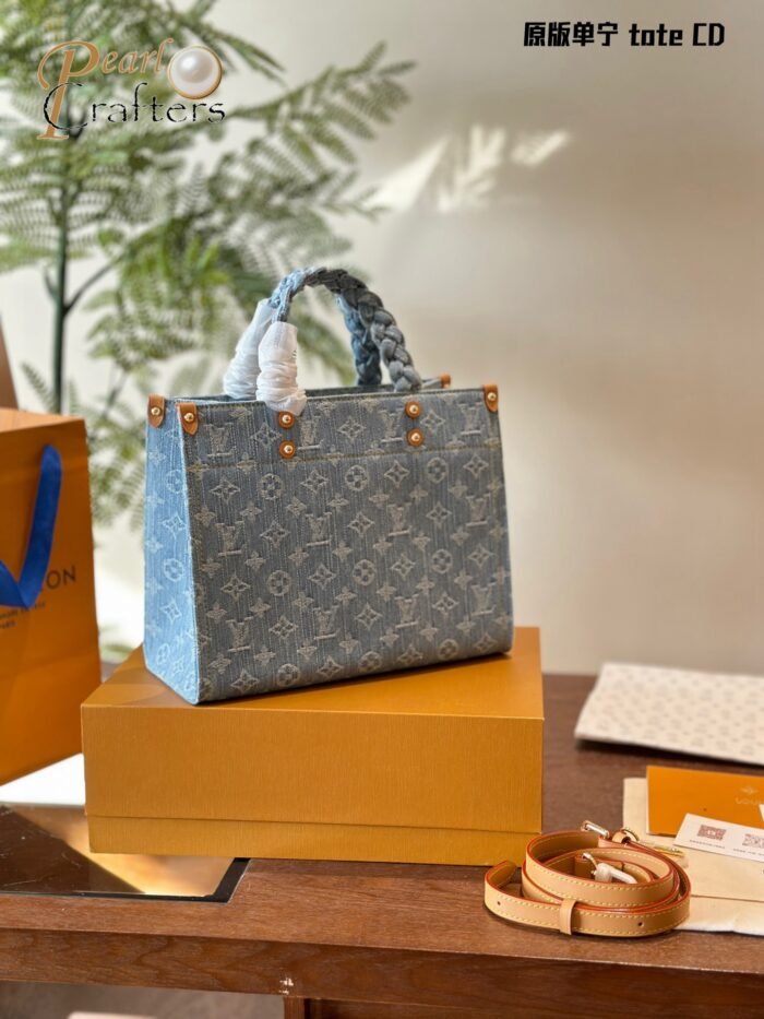 ⁦Louis Vuitton Onthego Denim Shoulder Bag Handbag⁩ - الصورة ⁦1⁩