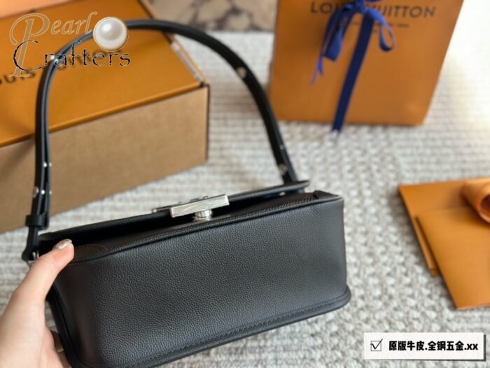 ⁦Louis Vuitton Buci Shoulder Bag Handbag⁩ - الصورة ⁦9⁩
