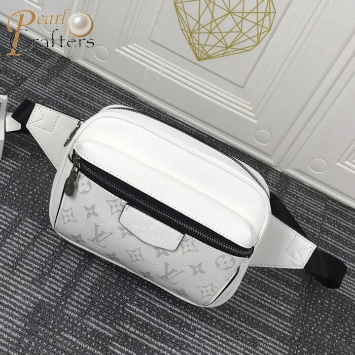 ⁦Louis Vuitton LV Outdoor Messenger Bag⁩ - الصورة ⁦3⁩