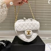 ⁦Chanel  Peach Pericardium Across The Body Bag⁩ - الصورة ⁦4⁩